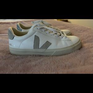 VEJA Campo Low-Top Sneakers - Size 8